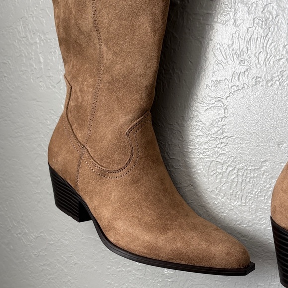 Elegant Tan Heeled Boots - Picture 7 of 13